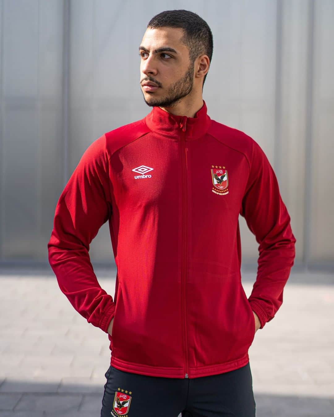 のインスタグラム：「Serious drip💎. Presenting the new @alahlyegypt training collection🦅.  Available now. Swipe up in stories for a closer look📲.  #Umbro #UmbroFootball #AlAhly #YallaYaAhly」