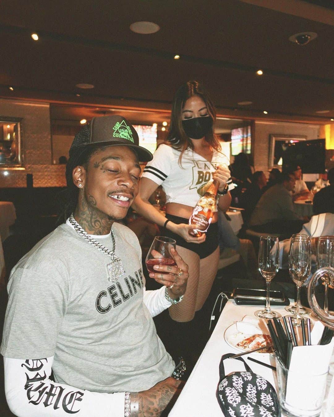 ウィズ・カリファのインスタグラム：「Only rep the gang... That’s one set 🤘🏽🚀 @taylorgang」