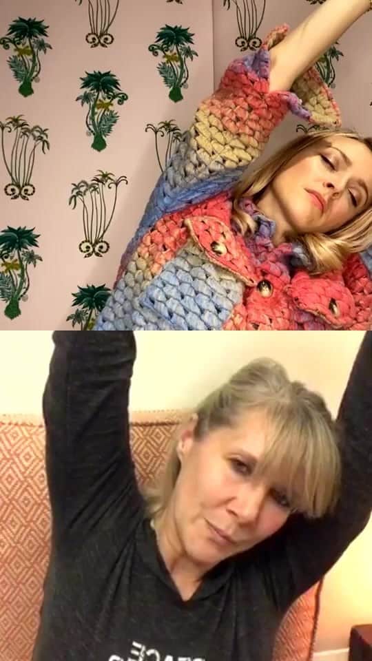 ファーン・コットンのインスタグラム：「Then this is the video for you. Thanks to my dear mate @breathing.tree for giving us the opportunity to get out of our busy heads and in to our bodies with tonight’s breath work session. I literally went from 100 miles an hour to 0 during that. Thanks so much to Rebecca and to all who joined live. If you’re interested in the live tapping session I mentioned it’s coming up on the 22nd of Feb at 6 pm with @nickortner so note it down if you wanna join us live. ♥️」