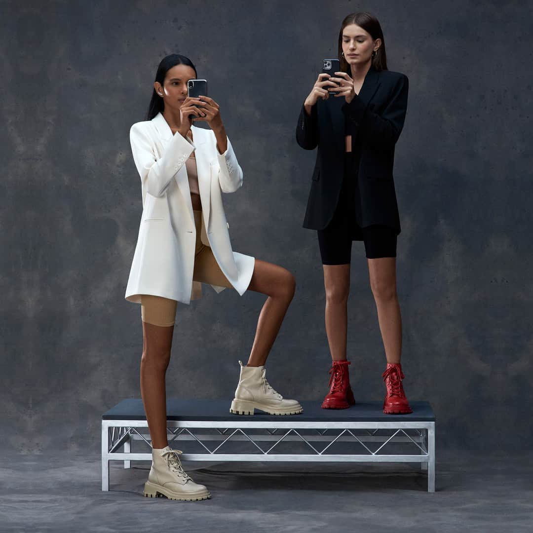 Schutzのインスタグラム：「BOOTHS THAT WORTH A PIC ❤️ #schutzprefall」