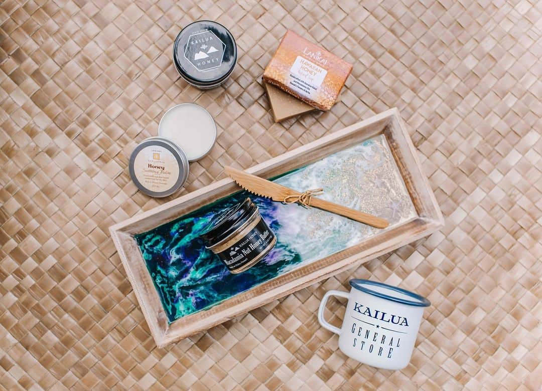 Lanikai Bath and Bodyさんのインスタグラム写真 - (Lanikai Bath and BodyInstagram)「Support local bees & businesses.  Enter our GIVEAWAY featuring all Kailua owned small businesses.  🐝To enter follow us and our friends:  @kailuahoneyoahu  @kailuageneralstore @resinartkailua  Additional entry for every sweetheart you tag.   Share via story or feed & tag @lanikaibathandbody for an additional 10 entries.  This year, when you’re purchasing presents for your sweetheart, show your love for small business!   For residents residing in the USA. Contest ends on February 13th, 2021 at 11:59PM HST. Winner announced on Valentine’s Day. Disclaimer: This giveaway is in no way sponsored, endorsed or administered by, or associated with, Instagram or Facebook.  #giveaways #giveaway #contest #free #honey #savethebees #bee #beekeeping #nature #apiary #beeswax #salve #organic #ecofriendly #resinart #resin #instagood #art #local #kailua #kailuatown #hawaii #lanikai」2月9日 4時00分 - lanikaibathandbody