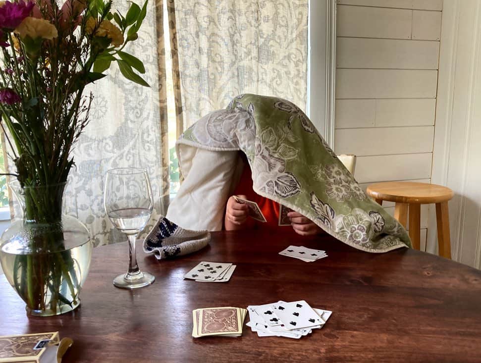 シャニン・ソサモンのインスタグラム：「he lost #ginrummy」