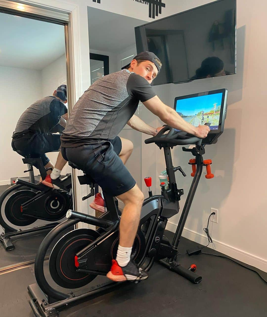 グレッグ・サルキンのインスタグラム：「Getting my morning cardio in while virtually cycling around Beijing - thanks @bowflex for helping me get my endorphins going 💪」