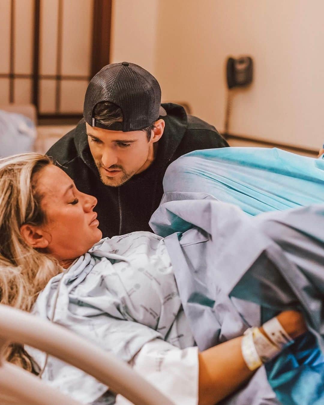 Paige Hathawayのインスタグラム：「You have no clue how much we love you! @jmoritz24 🤍🥳 Happy Birthday Jason!」