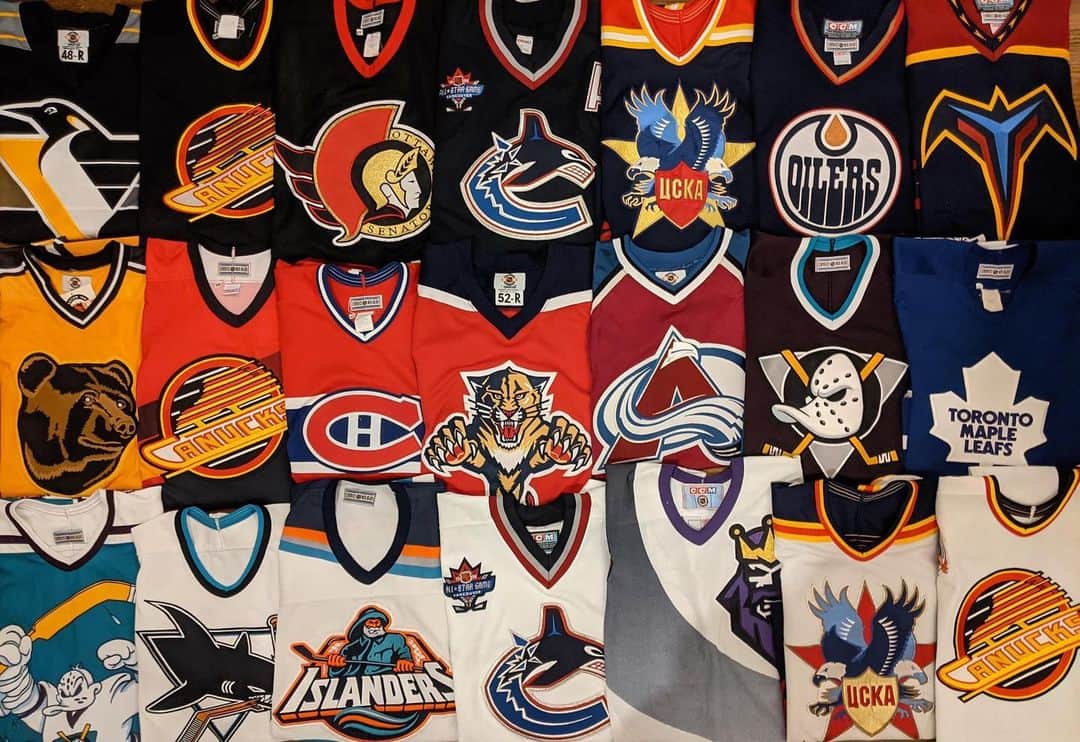 NHLさんのインスタグラム写真 - (NHLInstagram)「Which 90s jersey are you choosing? ⬇️  (📷 IG/it_was_the_blurst_of_times)」2月9日 4時29分 - nhl
