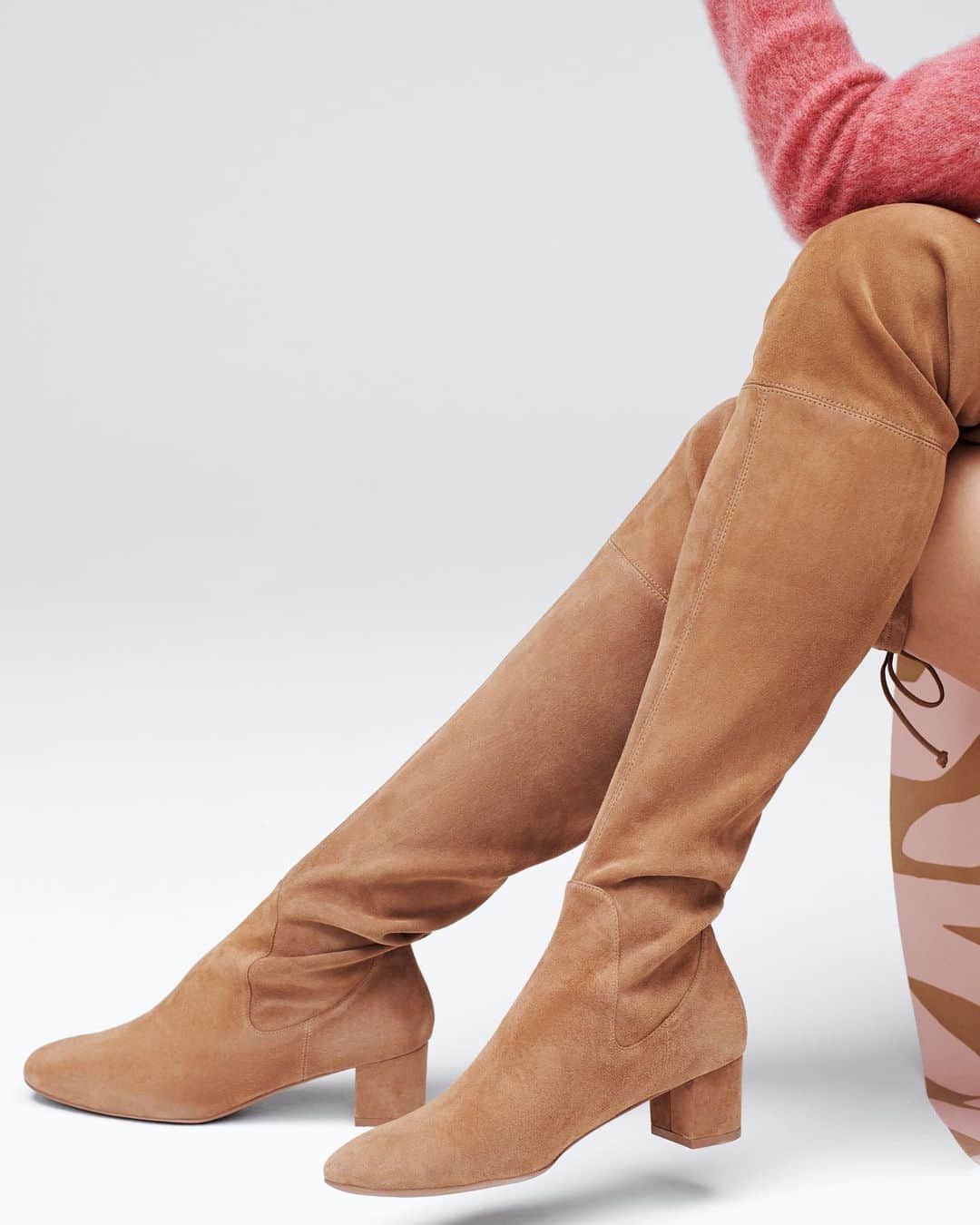 The Outnetのインスタグラム：「We're over the moon for these over-the-knee boots from @stuartweitzman. Chic, sleek and they keep your legs warm. Perfection.   Shop all your favorite Instagram looks, just visit the link in bio」