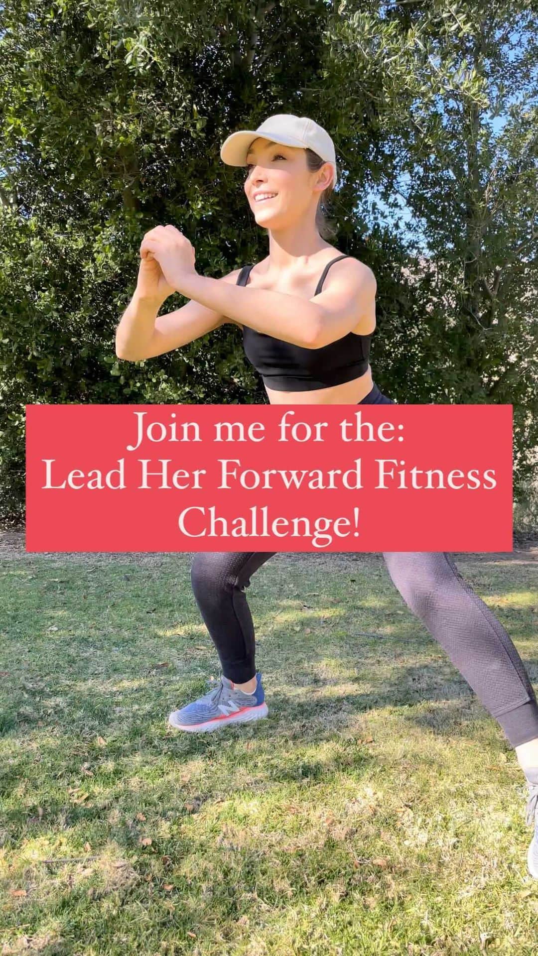 メリル・デイヴィスのインスタグラム：「Happy Monday, friends! I’m thrilled and honored to be a captain for the Women’s Sports Foundation’s #LeadHerForward Fitness Challenge - a social media competition between four elite athletes dedicated to inspiring girls and women to get active in honor of the 35th anniversary of National Girls & Women in Sports Day!! #ngwsd 🎉  ••• My challenge to you: A little circuit including a short sprint, lateral steps (5X each side), & 35 jumping jacks! You can repeat 2-3 times and adjust according to your physical needs and spacial availability.  ••• You can join “Team Meryl” by completing your exercise and sharing on @instagram using #NGWSD and #LeadHerForward. Don’t forget to tag @WomensSportsFoundation and me, too! 🥰 ••• Please check out and support the amazing other captains: @ajalevans @jessicatatianalong @natashahastings as they share their respective challenges over the next few days!  ••• Have fun, be safe, crank your favorite tunes and let’s get active together!! 🎶✨ ••• #WSFAmbassador #fitnessmotivation #fitnessjourney #fitnesschallenge #womeninsports #womeninsport #girlpower #mondaymotivation #motivationmonday #getoutside #getactive #getfit #instagood #femaleempowerment #furbuddies #furbaby #letsdothis」
