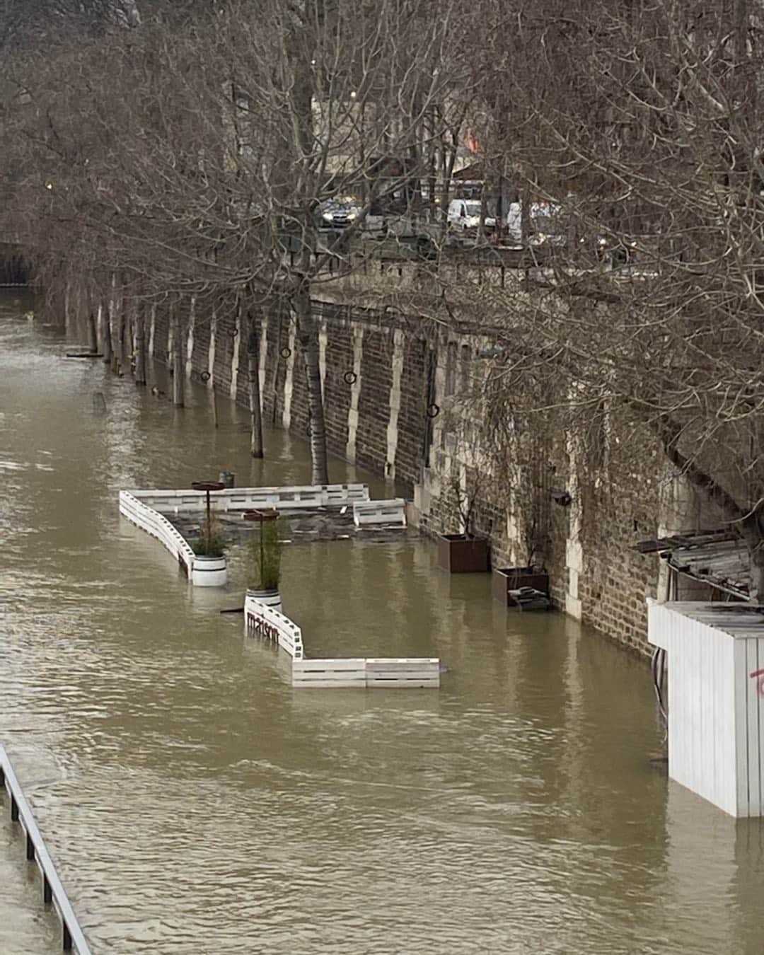 フィリップ・P・キーンのインスタグラム：「#flood」
