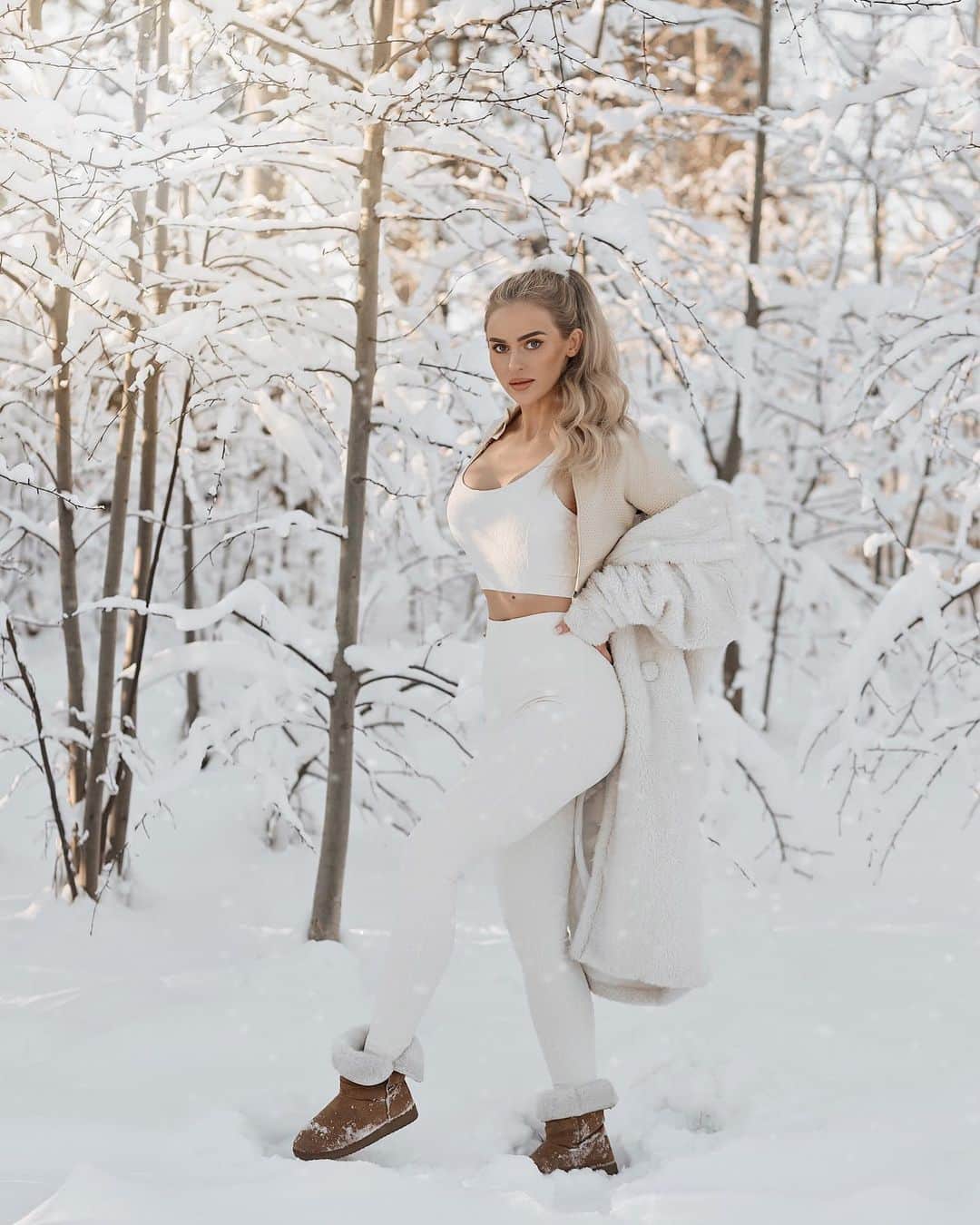 Anna Nyströmのインスタグラム：「Beautiful winter days 🤍」