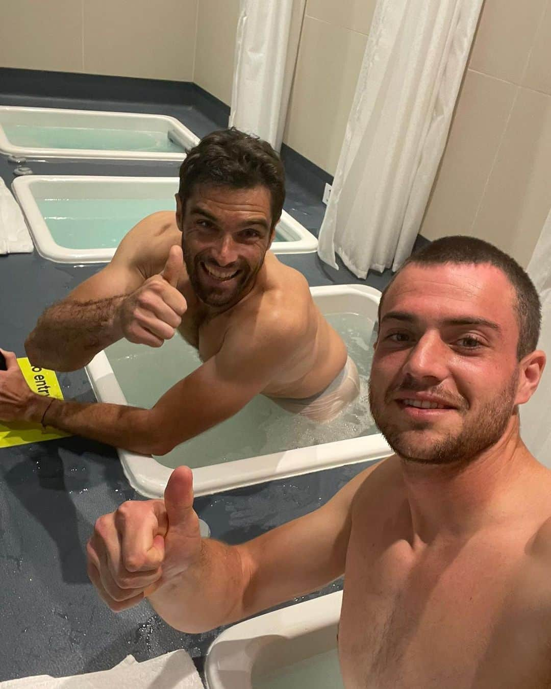 パブロ・アンドゥハルのインスタグラム：「Recuperación post partido 💧❄️   #ausopen #atp #Melbourne #tenis #australianopen2021」