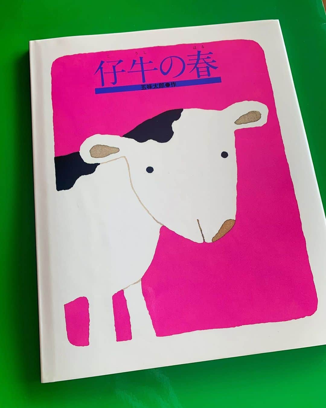 あだちなみさんのインスタグラム写真 - (あだちなみInstagram)「📚 この前Eテレで五味太郎さんの特集を見た。 カッコいいなあ。 そして五味さんが話すことはなんか自分の深く奥の方に響く。  そのあとすぐこの本を買った。 これとても好き。  #五味太郎 #仔牛の春 #偕成社」2月9日 15時50分 - adachi_nami
