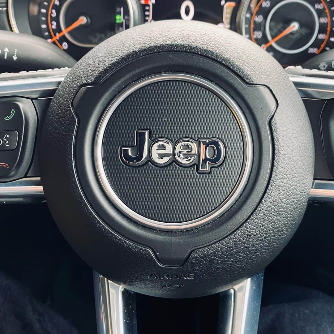としみつのインスタグラム：「時間があれば乗りたくなる。  #jeep #jeepwrangler」