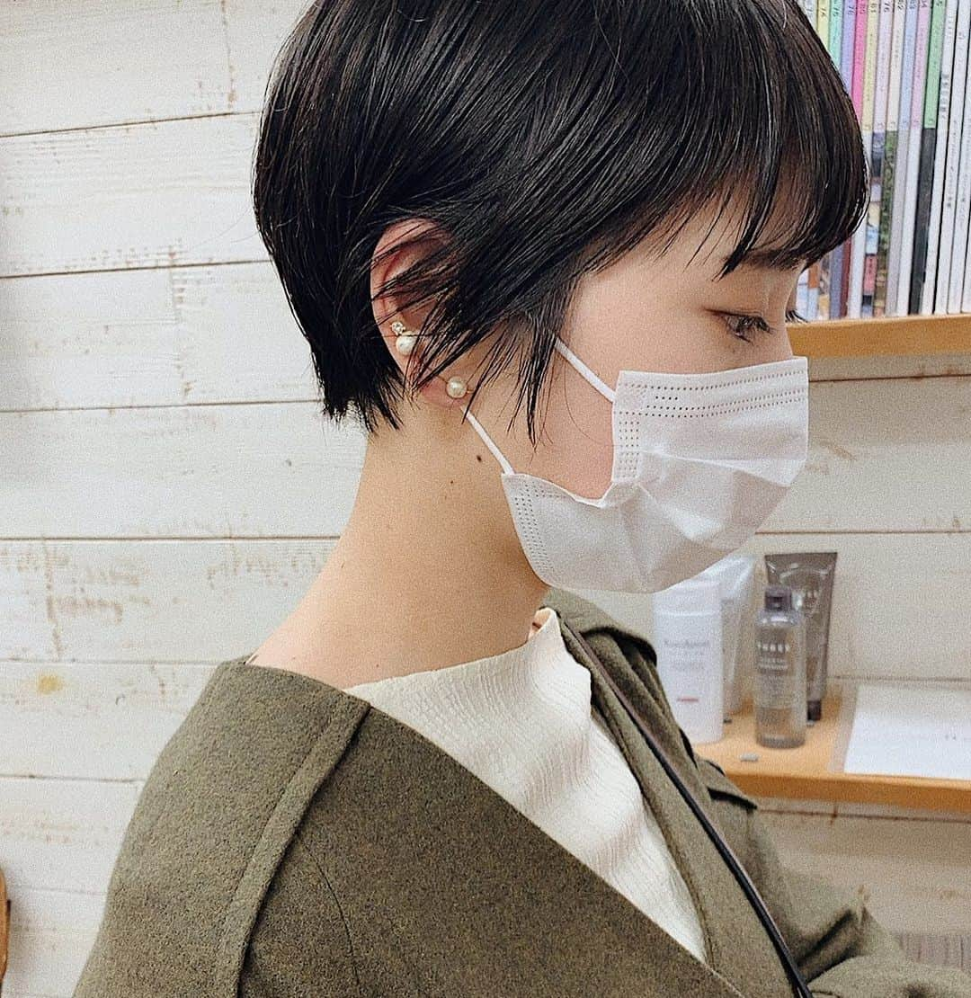 SANOさんのインスタグラム写真 - (SANOInstagram)「. ちょうど良い軽さ #nanuksano#nanukhair #ropi#美容室#ヘアスタイル#ボブ#bob#shortbob#shorthair #ショート #ショートパーマ#マッシュボブ#パーマスタイル」2月9日 15時54分 - sano_nanuk