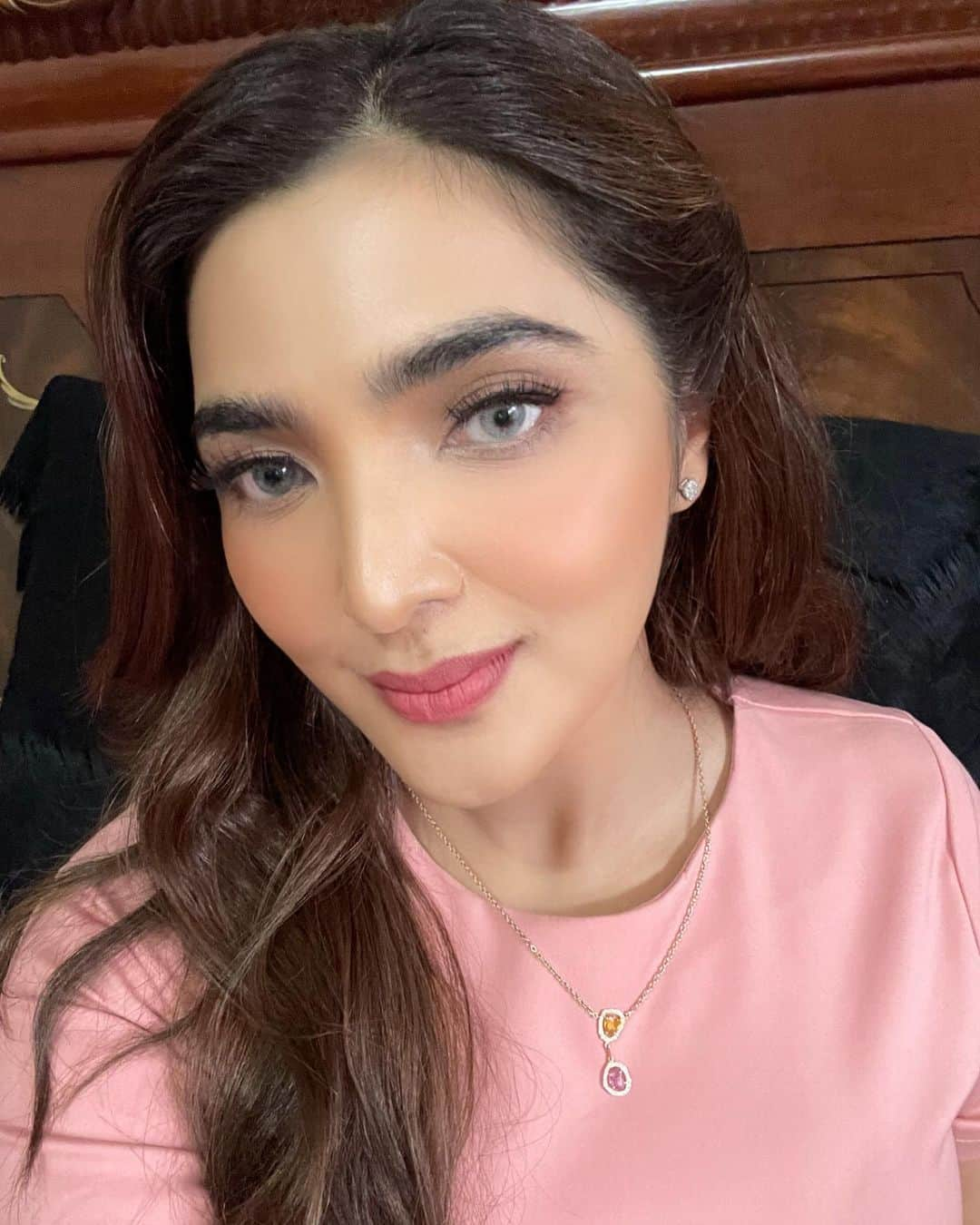 Ashantyさんのインスタグラム写真 - (AshantyInstagram)「Bismillah shoot Tvc, siapa yg bisa tebak produk apa coba??   Softlens by @ashantybeautycare.id  Make up @makeupbylaode  Lipglow by @ashantybeautycosmetics  Hair do @ade_ragil_hairdo  Stylist @erichalamin  Necklace by @crazydiamonds.official」2月9日 15時55分 - ashanty_ash