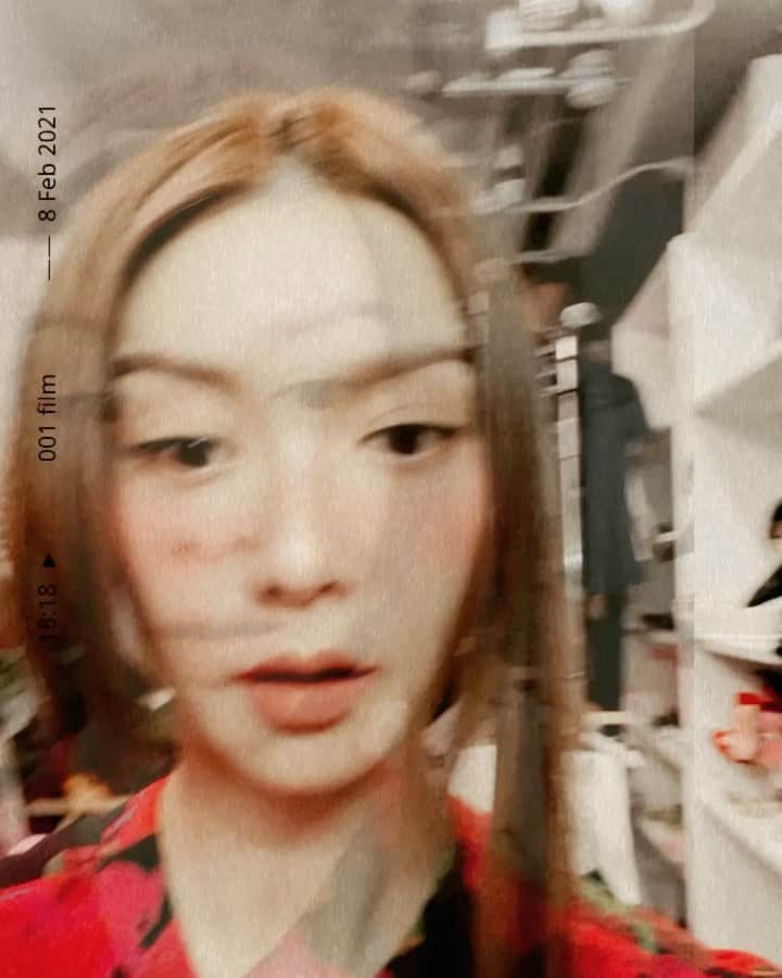 フィオナ・シットのインスタグラム：「真的很想把它剪這麼短🥰」