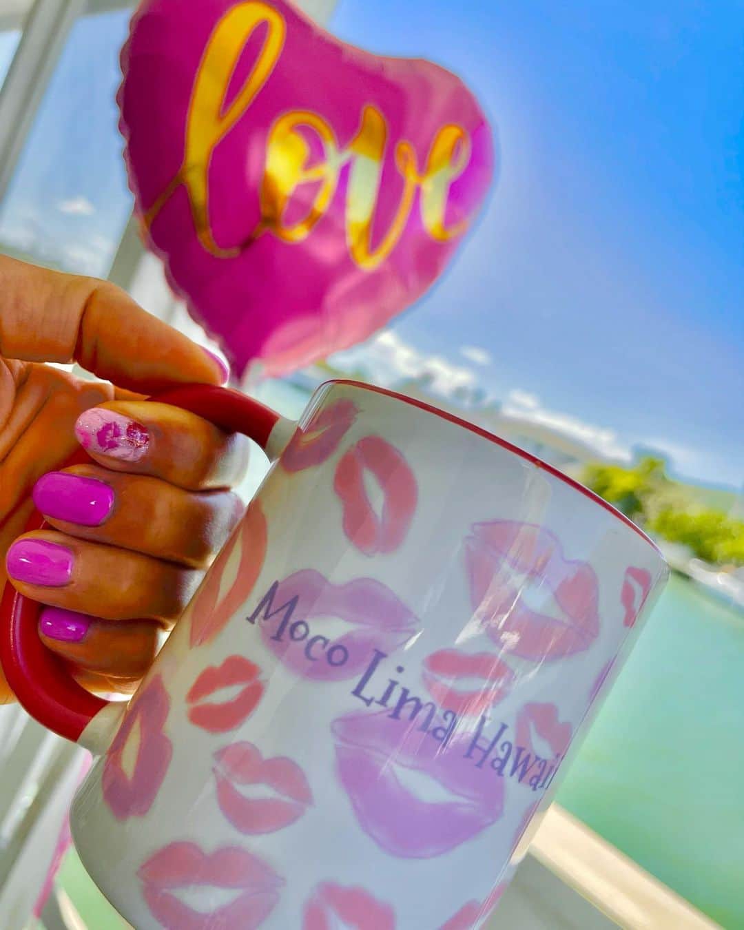 Moco Lima Hawaiiさんのインスタグラム写真 - (Moco Lima HawaiiInstagram)「MLH Lips Mug, Designed by Moco  2/12, 13, 14 の3日間バレンタインデーセール 20%OFF 開催させて頂きます♡   #ballon#valentines#gift#love#lips#valentinesday#sale#valentinesnails#mug#mocolimahawaii#mocolima#original#mydesign#hawaii#pink#ocean#coffee#coffeelover#coffeeaddict#morningcoffee#enjoyinglife#マグカップ#バレンタインギフト#風船#リップ#唇#ピンク#ピンクネイル#バレンタインネイル#モコリマハワイ」2月9日 14時32分 - mocolimahawaii