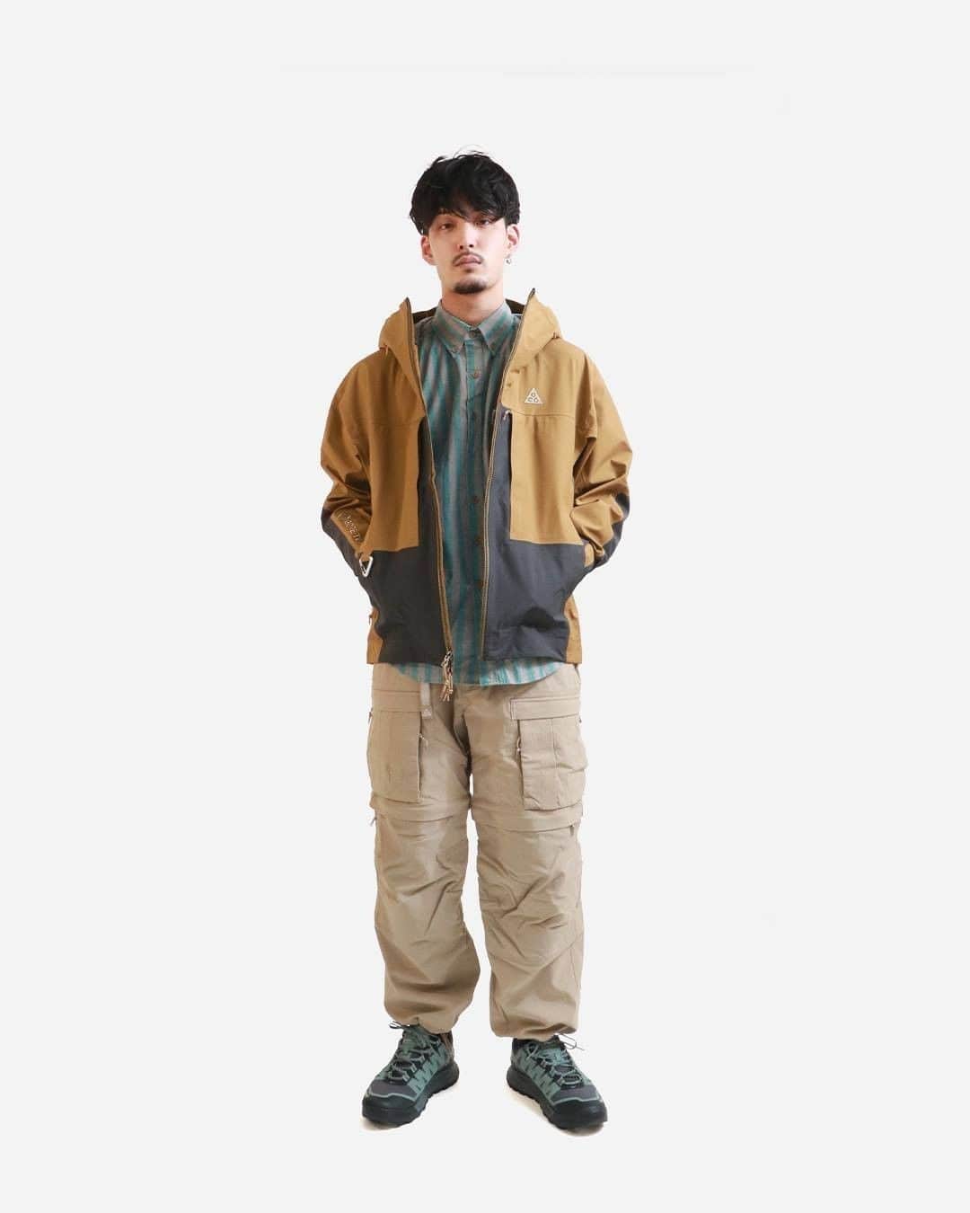 A+Sのインスタグラム：「2021 .2 .11 (thu) in store ■SP21 NIKE ACG COLLECTION オレゴン州のロッククライミングスポットであるスミスロックと水面が美しいクレーター湖を探訪した実体験をインスピレーションに開発されたギア。SP21シーズンではクレーター湖の澄み切った鮮やかなブルーをキーカラーに"サスティナブル"なプロダクトを展開。  今シーズンA+Sでは"サスティナブル"をリユースと解釈し古着をワンポイントに取り入れたスタイルを提案。ACGプロダクトの柔軟な多用性を表現しました。  ■NIKE NRG ACG GORE-TEX JACKET COLOR : GOLDEN BEIGE SIZE : S - XL PRICE : ¥55,000 (tax incl.)  ■NIKE NRG ACG BURMA RORD PANT COLOR : KHAKI SIZE : S - 2XL PRICE : ¥20,900 (tax incl.)  ■NIKE ACG AIR NASU GTX COLOR : BLACK SIZE : 25.0cm - 29.0cm ,30.0cm PRICE : ¥17,050 (tax incl.)  MODEL : 178cm  #a_ands  #NIKE #ACG  #AllConditionGear  #GORETEX  #OREGON  #SMITHROCK  #SMITHROCKSTATEPARK  #MOVETOZERO  #SUSTAINABLE  #SUSTAINABILITY  #OLDCLOTHES」