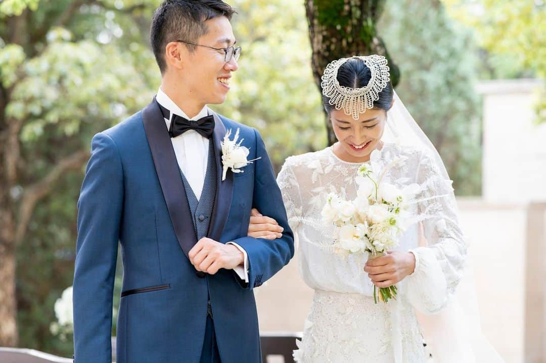 メゾン・ド・タカ芦屋さんのインスタグラム写真 - (メゾン・ド・タカ芦屋Instagram)「⭐︎  wedding reportを更新いたしました🌿  2020秋　  “笑顔あふれるアットホームなパーティ“ を目指して準備をすすめてこられたSさん＆Mさん。  「ゲストに笑ってもらいたい」  「メゾンドタカの食事を楽しんでもらいたい」　  「私たちふたりのことを知ってもらいたい」  と、溢れる想いを、ふたりのアイディアで素敵に表現されました。  ぜひお二人の結婚式の一日をご覧ください。  ☑️プロフィールのＨＰアドレスへアクセスください  *:.＊.:*:｡2020.−◯-◯–wedding*:.＊.:*:｡  #gardenwedding  #restaurantwedding  #メゾンドタカ芦屋  #メゾンドタカ  #maisondetaka」2月9日 14時56分 - maisondetaka_wedding