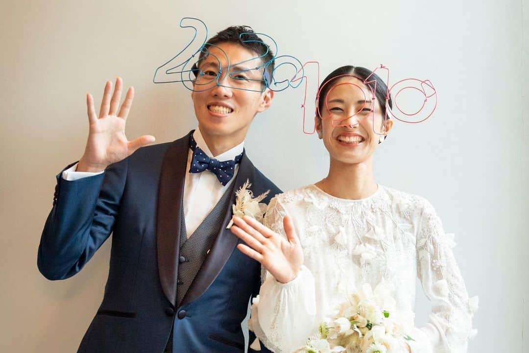 メゾン・ド・タカ芦屋さんのインスタグラム写真 - (メゾン・ド・タカ芦屋Instagram)「⭐︎  wedding reportを更新いたしました🌿  2020秋　  “笑顔あふれるアットホームなパーティ“ を目指して準備をすすめてこられたSさん＆Mさん。  「ゲストに笑ってもらいたい」  「メゾンドタカの食事を楽しんでもらいたい」　  「私たちふたりのことを知ってもらいたい」  と、溢れる想いを、ふたりのアイディアで素敵に表現されました。  ぜひお二人の結婚式の一日をご覧ください。  ☑️プロフィールのＨＰアドレスへアクセスください  *:.＊.:*:｡2020.−◯-◯–wedding*:.＊.:*:｡  #gardenwedding  #restaurantwedding  #メゾンドタカ芦屋  #メゾンドタカ  #maisondetaka」2月9日 14時56分 - maisondetaka_wedding