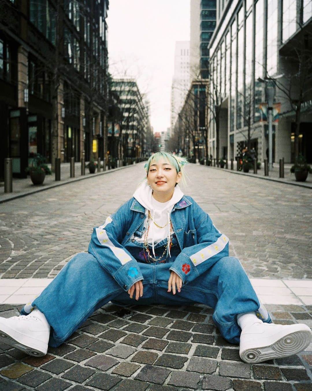 あっこのインスタグラム：「今夜21:00〜J-WAVE"sonar music"でオラの新曲「TOKYO BANANA 2021」が先出しフル解禁します〜！！！！！！！聴いてねきいてね🍌🍌🍌 #akkogorilla #rapper #japan」