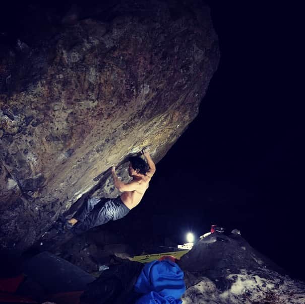 小山田大のインスタグラム：「Last Sunday, I completed the project I had been working on. The line consists of 14 moves and it is technical and powerful. The grade may be V14. I am very happy with this ascent.  昨日は開拓エリアへ。 トライしていたプロジェクトを完成させる事が出来た。 １４手のテクニカルかつパワフルな課題でグレードはたぶんV１４　５段−くらいだと思う。 バリエーション課題だが自然なラインで内容も良い、登れて嬉しかった。  この日は前回とは打って変わって暖かく、終始快適に登れた。 新しいメンバーも加わって賑やかで楽しかった。 残るは易しいラインだけになってしまったが、ここにはもう少し通えそうだ。」