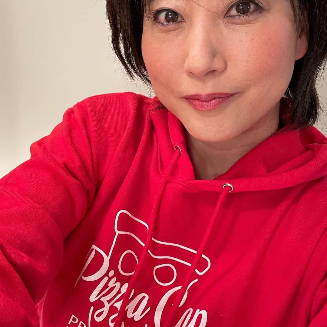 水谷千重子さんのインスタグラム写真 - (水谷千重子Instagram)「本日は熊本でお花業界の皆さんとコロナ禍での生活今後のポジティブなお話しをきかせて頂きました🌸🌼🌺 やっぱりお花って素敵みるだけで幸せになるし明るくなる😄 千重子お花見ると楽しくなっちゃって子供のころやってた薔薇のトゲを鼻先にのっける遊びしちゃった😂 サイの真似って🦏 皆さんしなかった？みんなしないと言ってました😅😂😂 #熊本 #見本市 #薔薇農家さん #トゲ #サイ #お花のグッズ作るわ🌸 #西尾一男パーカー段取りしました！」2月9日 15時20分 - mizutanichieko