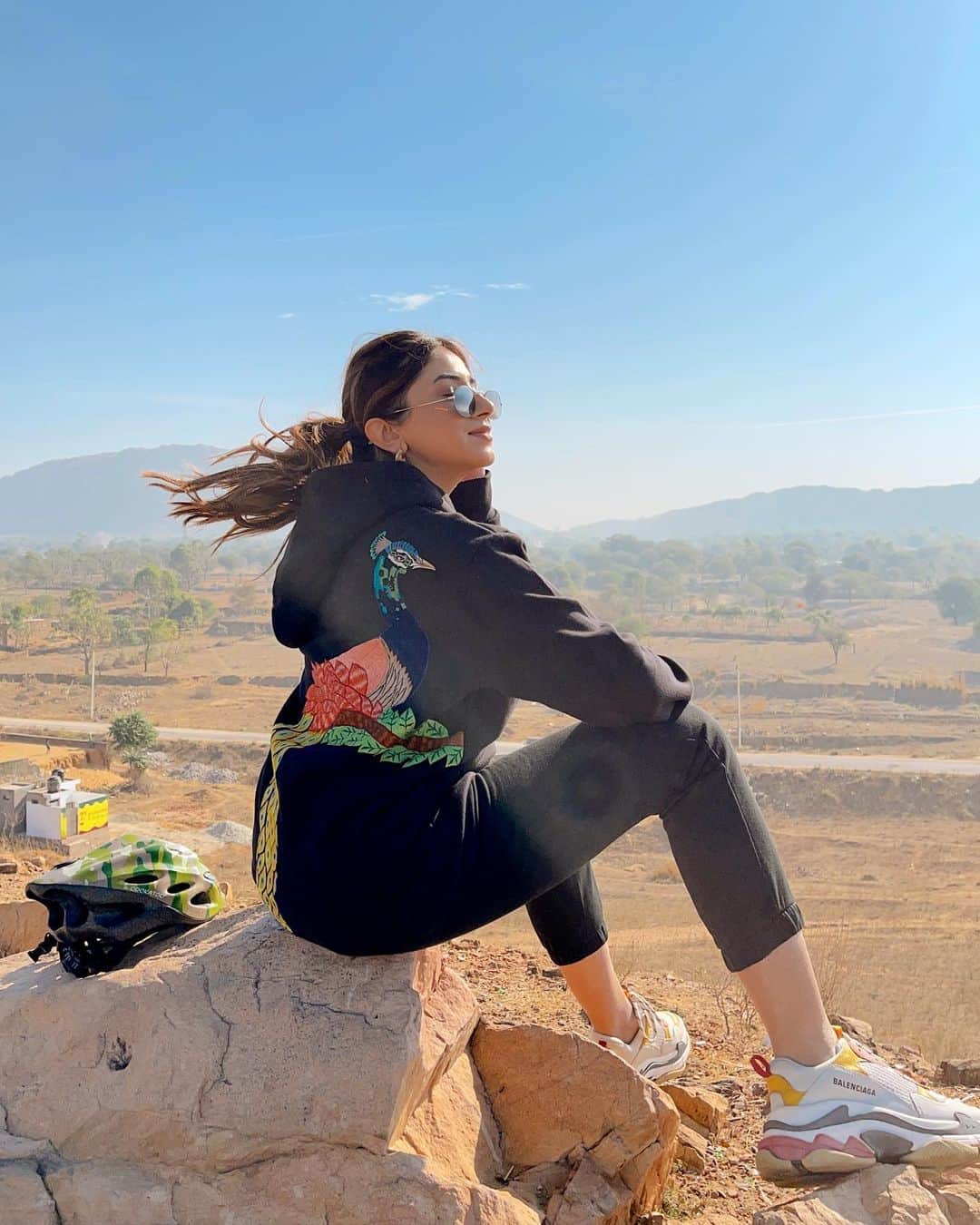 Aashna Shroffさんのインスタグラム写真 - (Aashna ShroffInstagram)「Best morning of 2021 so far 💯  The weather was perfect so we took an e-bike tour, which started with a beautiful view, and ended with the cutest elephants 🥺❤️   Wearing the coolest @socialuniform.co hoodie 🖤」2月9日 15時49分 - aashnashroff