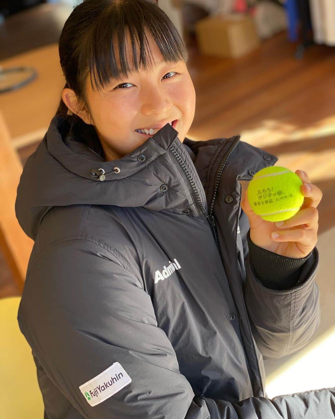 佐藤久真莉のインスタグラム：「ボールに注目🎾﻿ ﻿ ﻿ #テニス ﻿ #テニス女子﻿ #テニスウェア ﻿ #プロテニスプレイヤー ﻿ #スポーツ ﻿ #スポーツウェア ﻿ #スポーツ女子 ﻿ #武内総合会計﻿ #富士薬品 ﻿ #アドミラルアスレ﻿ #吉田歯科クリニック ﻿ #ヨネックス ﻿ #professionaltennis ﻿ #tennis ﻿ #tennisgirl ﻿ #tennisplayers ﻿ #sports ﻿ #admiralathletics」