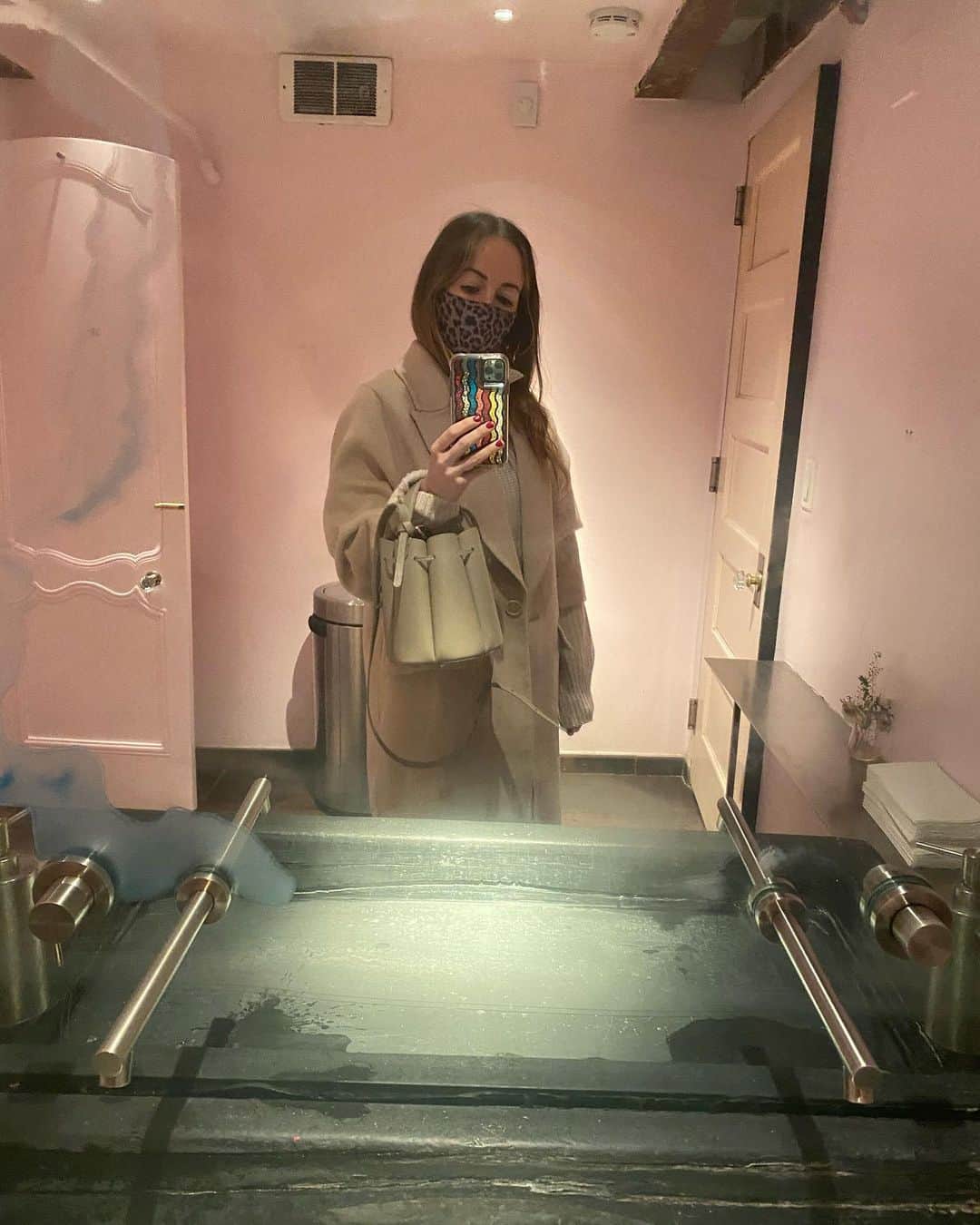 Helena Glazer Hodneさんのインスタグラム写真 - (Helena Glazer HodneInstagram)「From the weekend: Friday, Keith & I snuck out for an early dinner and went to @abckitchen. Every ABC visit always ends up with me at @rescuespa, where I usually walk out poorer after stocking up on @biologique_recherche💸💸. This time, Keith came with me😆.   On Saturday, we got L&B pizza & spumoni and blessed Sasha with trying it for the first time🤤. Hope everyone had a good one! What did you guys think of The Weekend's Superbowl performance?」2月9日 6時56分 - brooklynblonde1