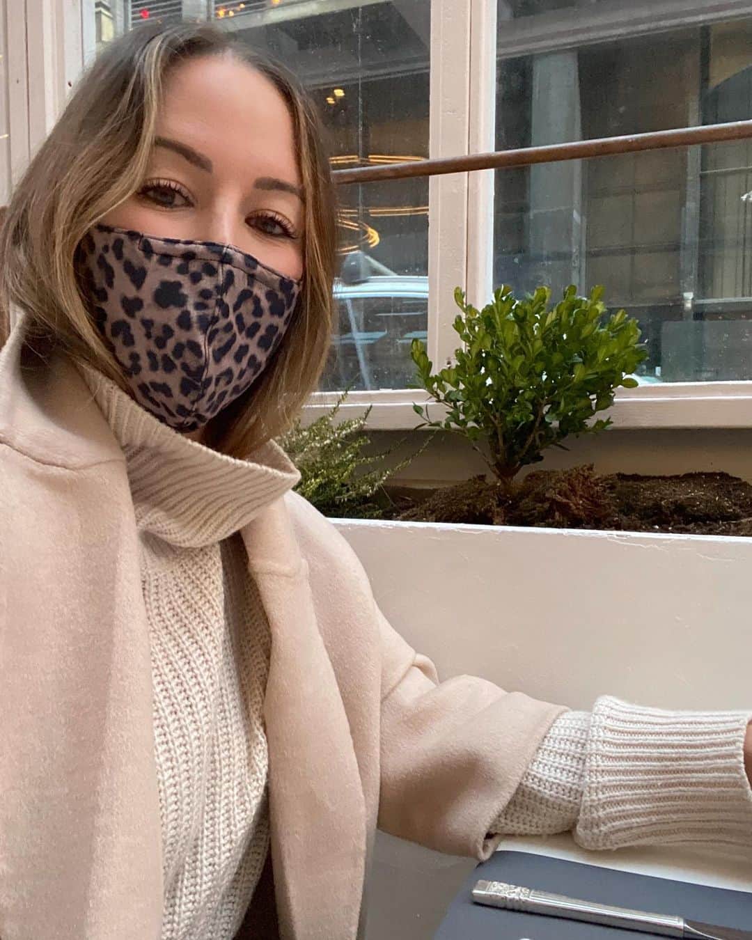 Helena Glazer Hodneさんのインスタグラム写真 - (Helena Glazer HodneInstagram)「From the weekend: Friday, Keith & I snuck out for an early dinner and went to @abckitchen. Every ABC visit always ends up with me at @rescuespa, where I usually walk out poorer after stocking up on @biologique_recherche💸💸. This time, Keith came with me😆.   On Saturday, we got L&B pizza & spumoni and blessed Sasha with trying it for the first time🤤. Hope everyone had a good one! What did you guys think of The Weekend's Superbowl performance?」2月9日 6時56分 - brooklynblonde1