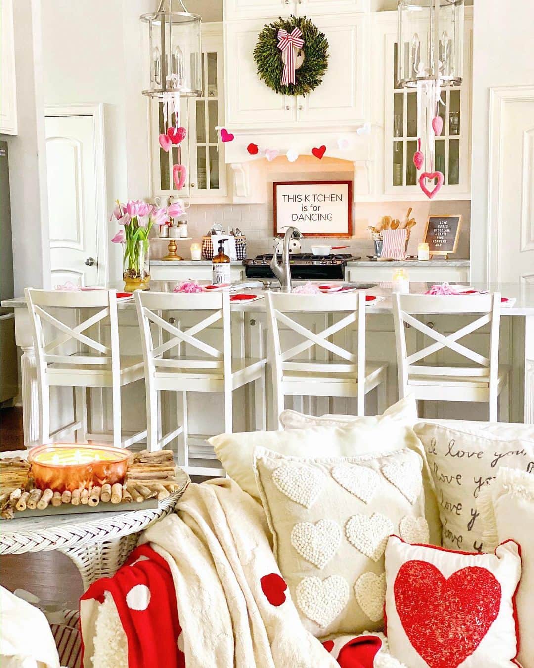 HomeGoodsのインスタグラム：「We’ve got heart eyes for these heart pillows (and the garland, too!) 😍 (📸: @heatherbuglane)」