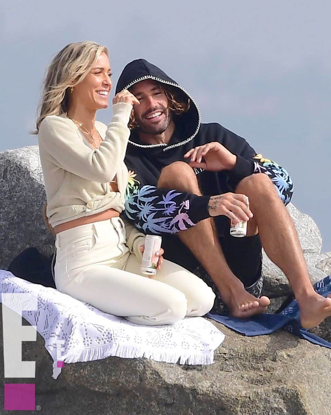 E! Onlineさんのインスタグラム写真 - (E! OnlineInstagram)「#TheHills are alive with the sound of nostalgia because Kristin Cavallari and Brody Jenner reunited while filming for the upcoming season. Release your inhibitions and head to the link in bio for the exclusive photos. (📷: DIGGZY/SPLASHNEWS)」2月9日 7時03分 - enews