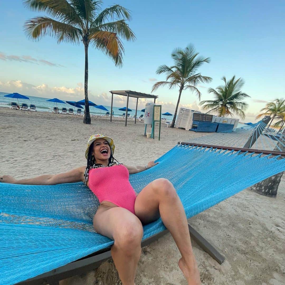 Tori Hughesのインスタグラム：「I almost fell trying to take this stupid ass pic so appreciate it 😩🤦🏽‍♀️」