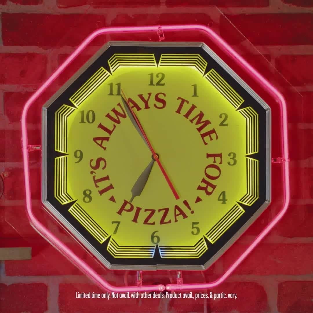 Pizza Hutのインスタグラム：「It’s time for a new kind of pizza. Guess what we’re cookin’ up at the Hut? 👇」