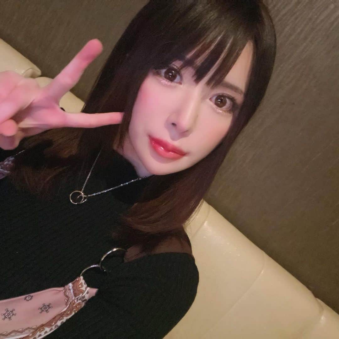 辻井ほのかのインスタグラム：「#ぱっつん前髪  #セミロング #ストレート #ストレートアイロン」