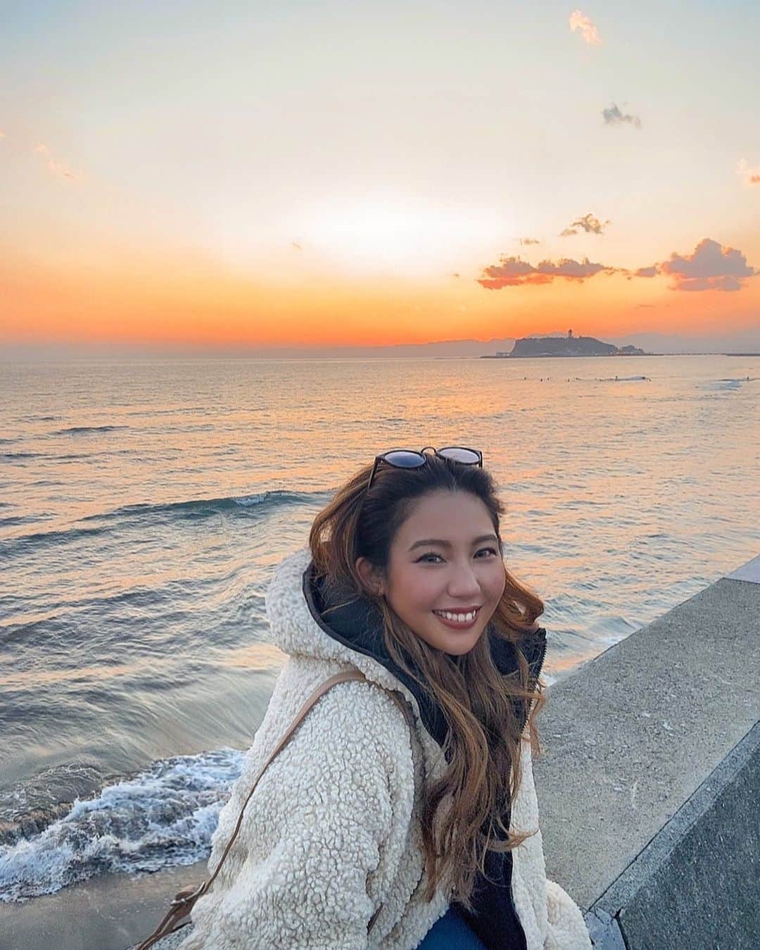 Eminanaのインスタグラム：「. . Happy Birthday to me👸🏽 26歳になりました🦋 . . コロナのせいで旅行行けなくて ここ数年で1番日本にいる1年だった😂 . 誕生日を迎えてみて… 自分の想像してた26歳と今の自分は だいぶかけ離れてるけど…笑 . 充実しすぎてるくらい楽しく過ごしてきたかな😂✨ . . でも今年は何もかも制限される我慢の1年だったし こんな世の中になるなんて想像もつかなかったな〜🙁 . . タイミングと自分の選択で人生決まるって思ってるし 変わらず笑って過ごせるように 幸せな道を選んでいけたらいいな🌿 . 理想の26歳に近づけるように頑張ります🤓 . . #happybirthday#happybirthdaytome#誕生日 #2月9日#girl#birthdaygirl#26歳になりました #バースデー#旅好き女子#旅好きな人と繋がりたい」