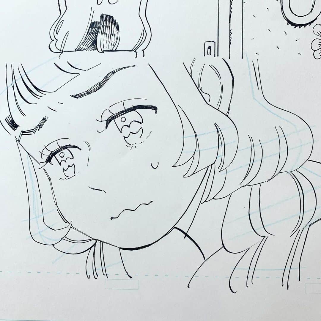 のインスタグラム：「線画と仕上げです。 ここからスキャンしてパソコンでトーン塗ったり枠線入れたりふきだし乗せたりハイライト入れたりします。 ベタも本当はパソコンでやります。」