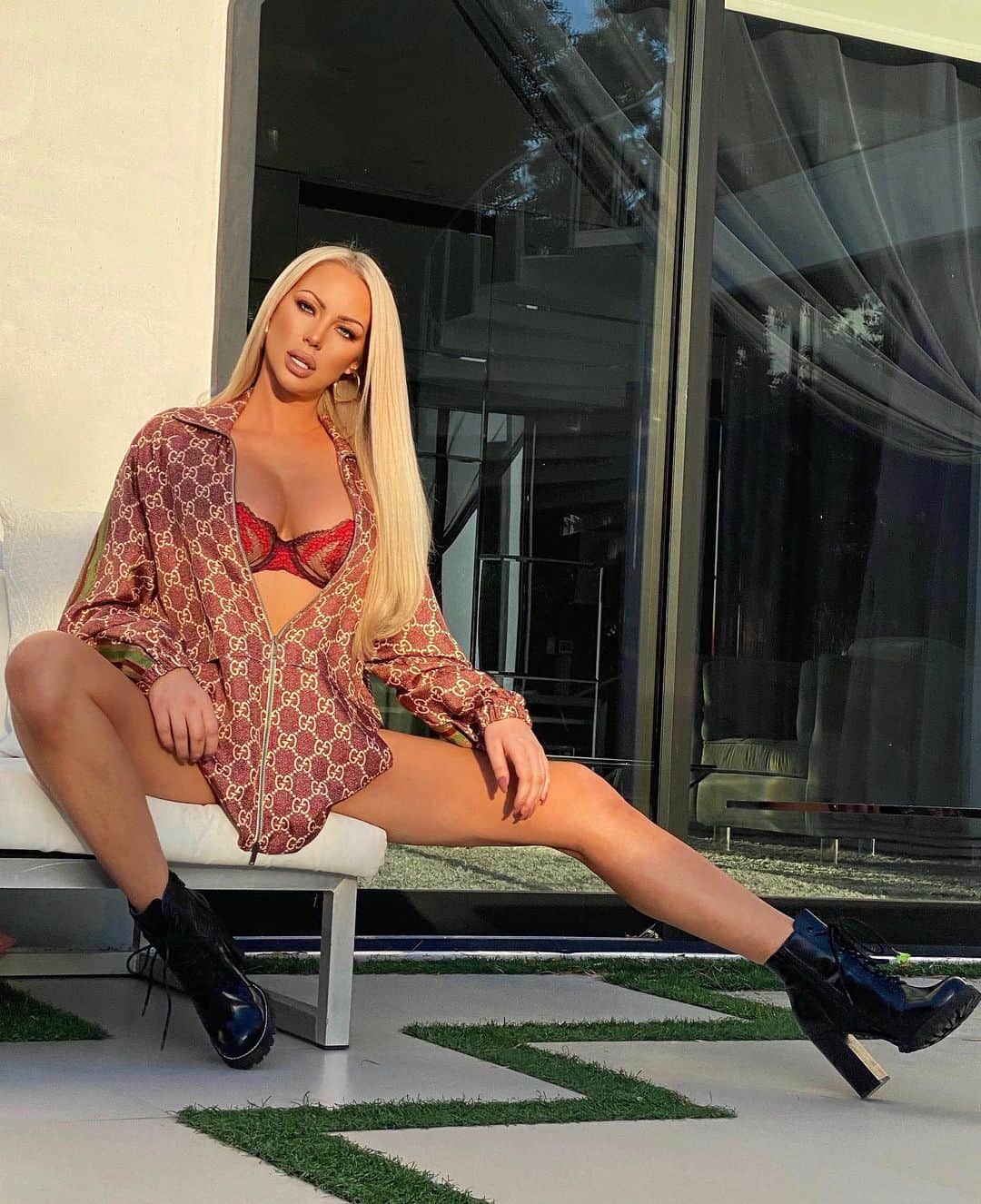 ロリン・ヨークのインスタグラム：「It’s all Gucci baby, I just came for the football 🤪」