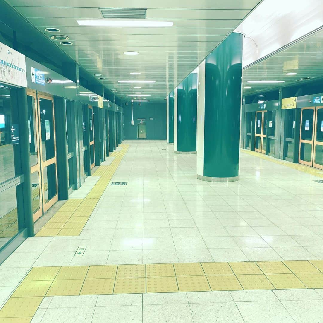 中野敬久さんのインスタグラム写真 - (中野敬久Instagram)「#noone #subway #station #empty #stayhome #underground」2月9日 8時29分 - hirohisanakano