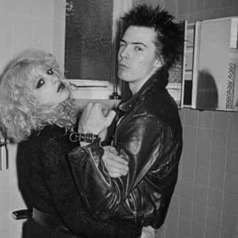 のインスタグラム：「"If I asked you to kill me, would you?⁠⠀ ⁠⠀ I don't know. How would I do it? I couldn't live without ya"⁠⠀ ⁠⠀ - Sid and Nancy 1986⁠⠀ ⁠⠀ #SGCVALENTINES」