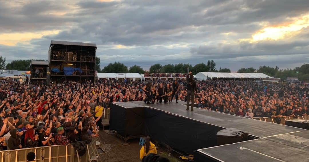 Queensrycheさんのインスタグラム写真 - (QueensrycheInstagram)「At the Bloodstock Open Air Festival at Catton Hall in Walton-on-Trent, U.K. #queensryche #bloodstockopenairfestival #unitedkingdom🇬🇧 #festivalsarefun #amazingfans #goodtimes #greatmemories #wemissthis #wemissourrychers」2月9日 9時00分 - queensrycheofficial