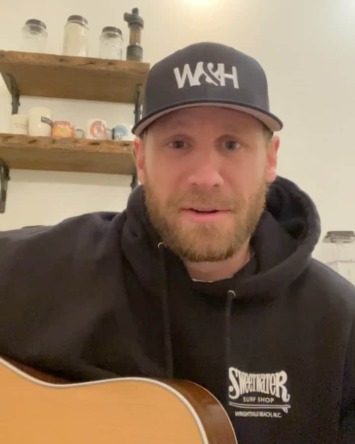チェイス・ライスのインスタグラム：「Eric Church proving he’s one of the best country musics ever seen. Check out his new song Lynyrd Skynyrd Jones🙏🏻🤯」