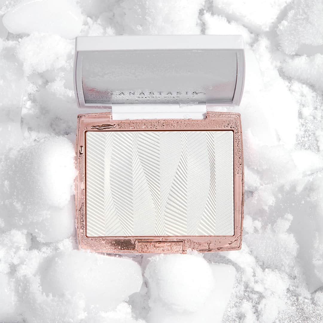 Anastasia Beverly Hillsさんのインスタグラム写真 - (Anastasia Beverly HillsInstagram)「What was life before highlighters even like? 🥺🥺🥺 Our NEW 💎 Iced Out Highlighter 💎 brings a brilliant radiance to any look. From the custom grooves that prevent fallout to the golden pigments to the combo cream-powder-baked formula - this highlighter pulls out all the stops to give you a gorgeous glow.  Just one sweep with our A23 brush creates a natural, lit-from-within look. Add a few more layers to get an icy, liquid shine. 💎💎💎  #anastasiabeverlyhills #ABHIcedOut」2月9日 9時03分 - anastasiabeverlyhills