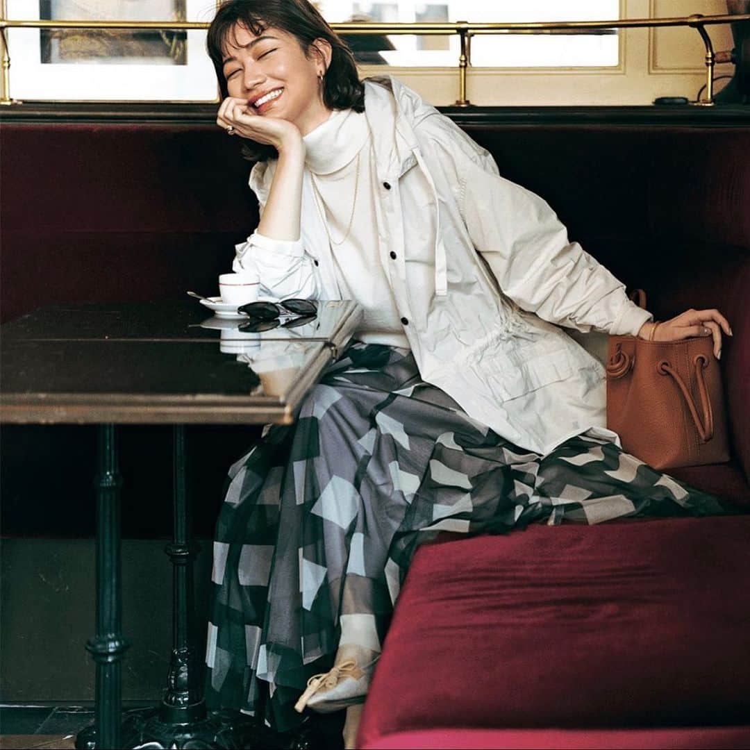 山本ソニアのインスタグラム：「Classy. 3月号発売中です🤍」