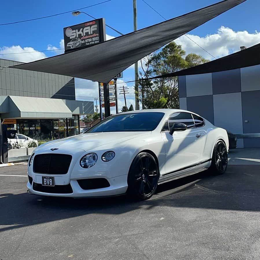 CarsWithoutLimitsさんのインスタグラム写真 - (CarsWithoutLimitsInstagram)「Bentley Continental GT 🐼 Owner @supercarsaus1   #carswithoutlimits #bentley」2月9日 9時34分 - carswithoutlimits