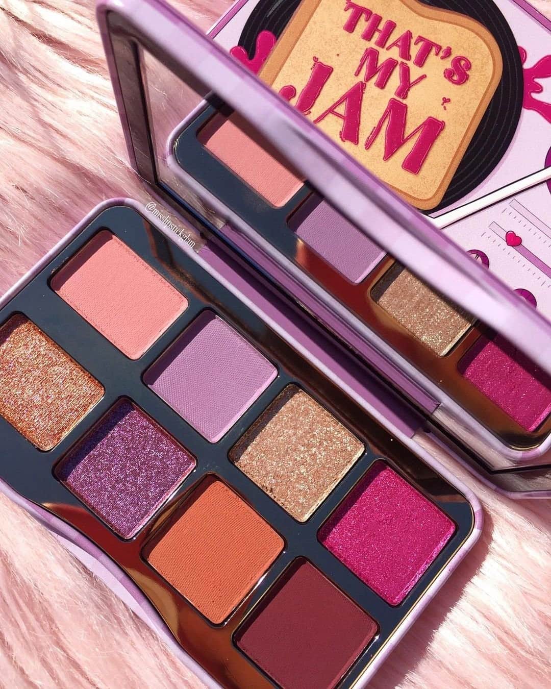Too Facedのインスタグラム：「Tag a BFF who would LOVE our That's My Jam Mini Palette! 💜 It's packed with sexy, cool shades that smell like berry jam. 📷 @misslipstickglam #regram #toofaced」