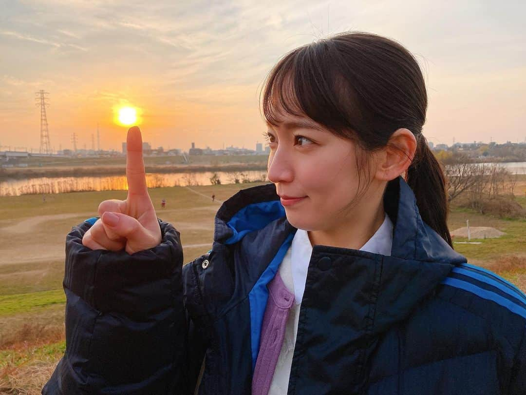 吉岡里帆（マネージャー）さんのインスタグラム写真 - (吉岡里帆（マネージャー）Instagram)「鈴木亮平さん主演、木曜劇場「レンアイ漫画家」に吉岡里帆が出演いたします！ 本日情報解禁ということで、いつかのロケ現場よりホグワーツみのある吉岡さんをお届け🧙‍♀️ ※ただの思いつきなのでドラマの内容とは全く関係ありません！！  ドラマの公式サイトにはインタビューや場面写真も公開されているので、よかったら見てみてください♡  2021年4月スタート、毎週木曜22時のドラマ「レンアイ漫画家」をお楽しみに🙌  #レンアイ漫画家 #いつかの吉岡さん」2月9日 9時46分 - rihoyoshioka_mg