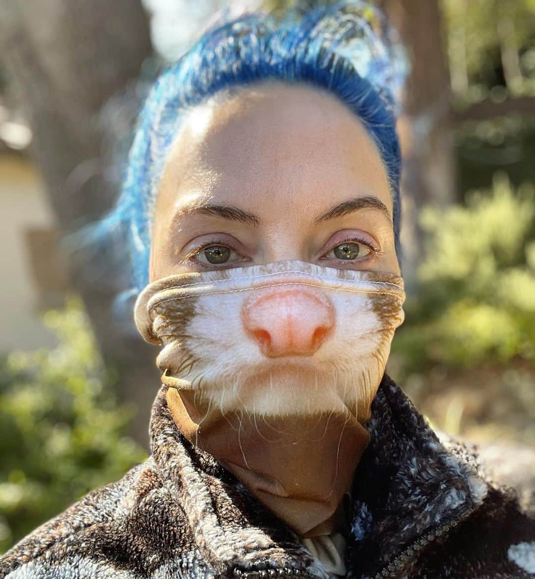 ウィットニー・カミングスのインスタグラム：「The plastic surgery rumors are true」