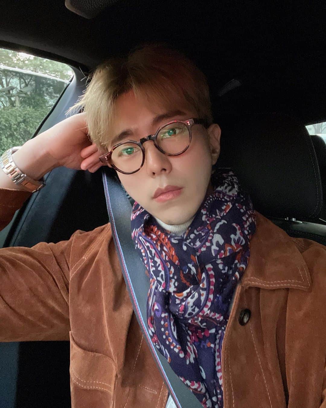 ユン・ヒョンミンのインスタグラム：「🍀 운동하러.. 맘 단디먹고 -7kg」