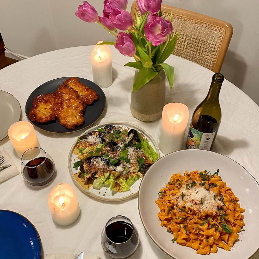 Maddi Braggのインスタグラム：「dinner for two!!!  link in my bio if you wanna make this for your lover this valentine’s day or any day 🌷」